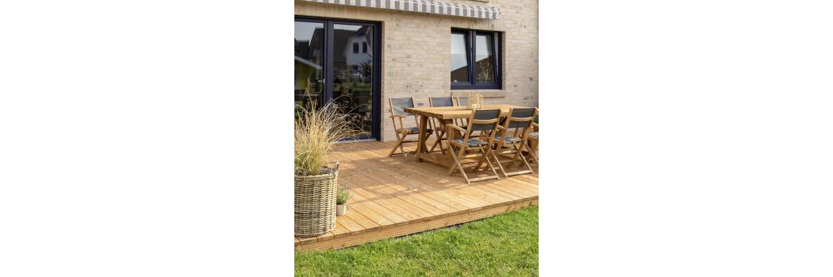 Natürliche Schönheit im Garten: Terrassendielen aus Holz, Zäune und Baumpflege - Verwandele Deinen Garten: Terrassendielen, Zäune &amp; Baumpflege mit Holz | MyTimber