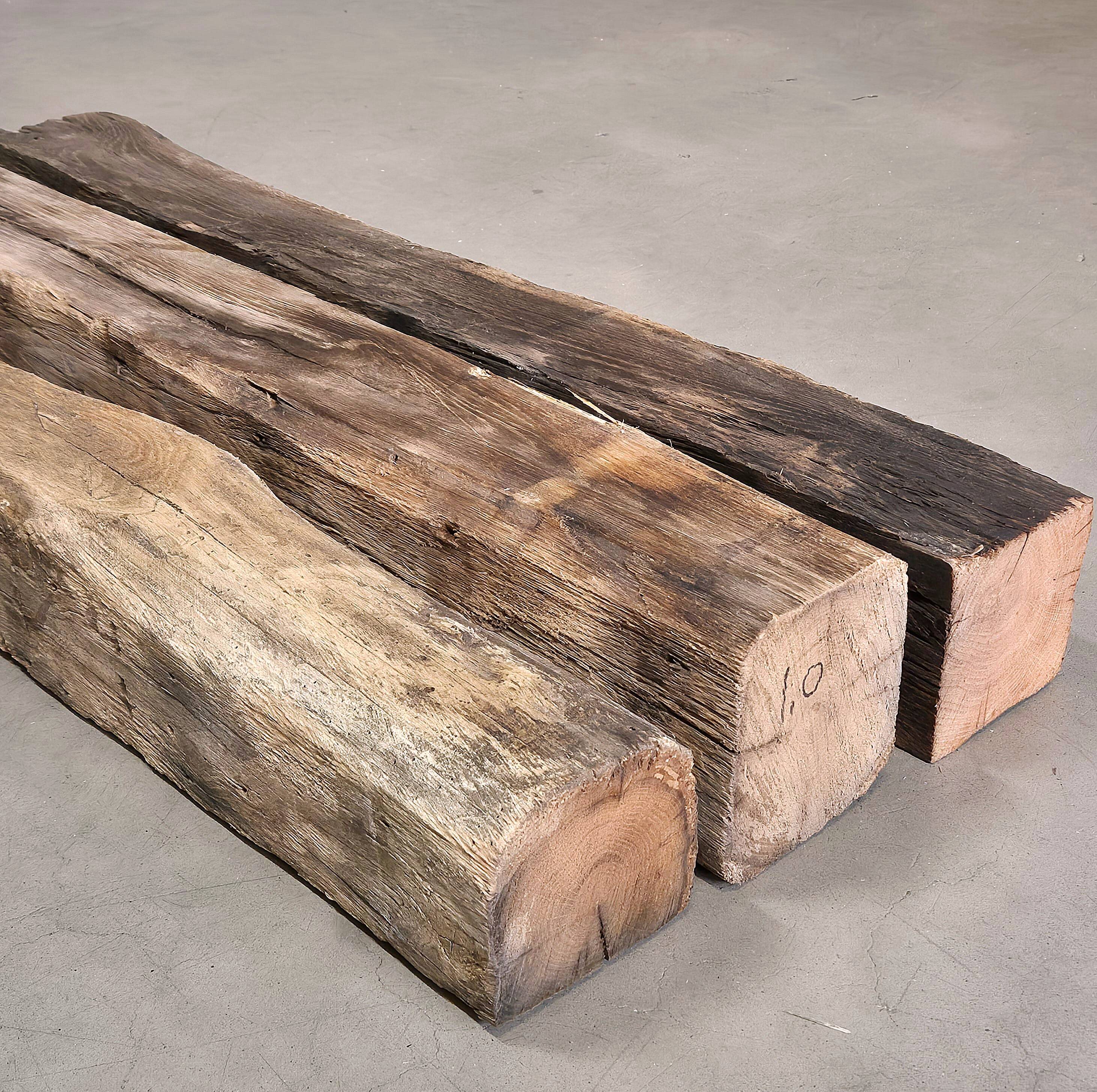 Altholzbalken aus Eiche in massiver Ausführung – ideal für individuelle Wohnideen